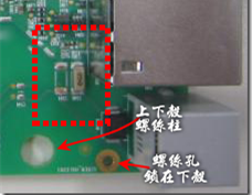 有人認(rèn)為電容旁邊已經(jīng)有螺絲將電路板固定于機(jī)殼上了，不應(yīng)該發(fā)生電路板彎曲的現(xiàn)象才對(duì)。