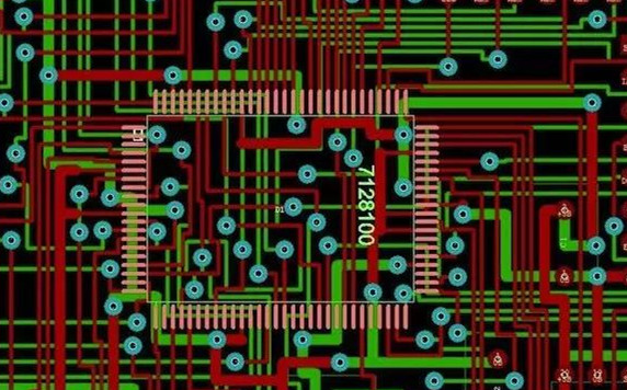 圖1：兩種PCB模型的部分電路。頂圖：傳統(tǒng)設(shè)計版本。