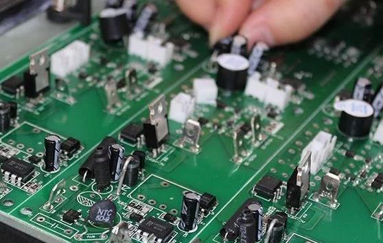 PCBA加工貼片元器件與插件元器件的區(qū)別在哪？